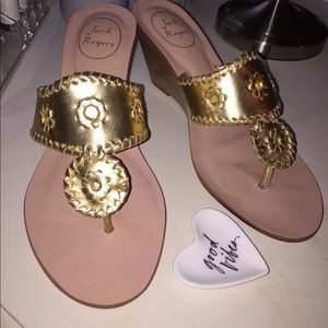 JACK ROGERS 2 inch gold wedges
